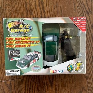 Front Runners R/C Garage Radio Control Car Kit You Build It NASCAR #88 Earnhardt